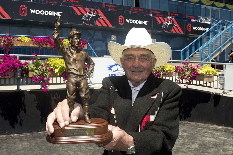 Frank Barroby was presented with the Avelino Gomez Memorial Award after the second race on Saturday’s Woodbine Oaks program.