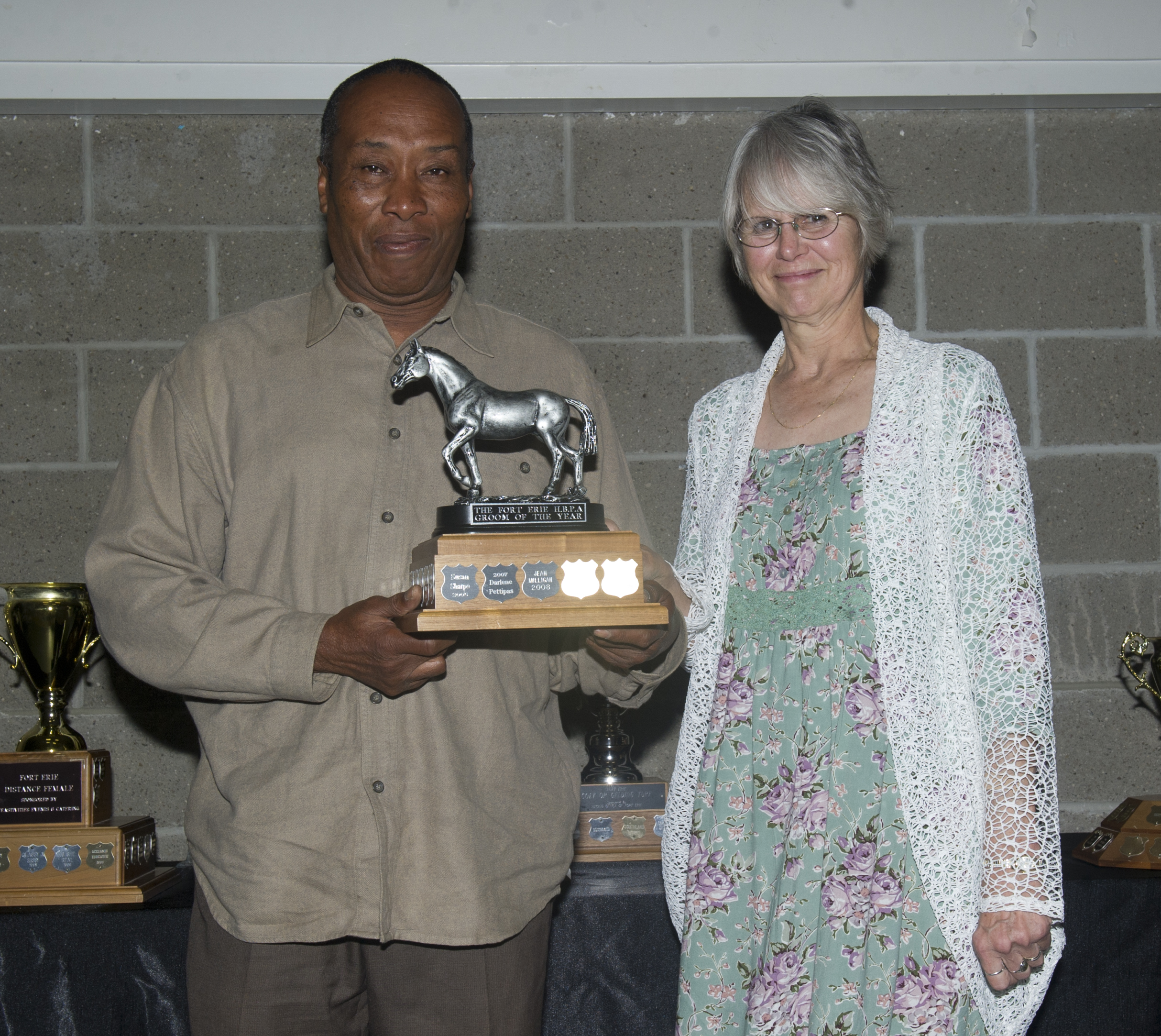 Fort Erie, ON October 10, 2019 HBP Awards Groom of the Year Noel Tomlinson, presented by Lori Scott. Michael Burns photo